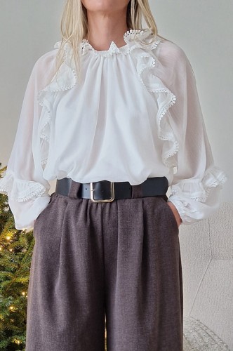 Bluzka Elli oversize z falbanami i koronką biała