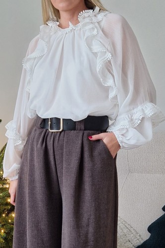 Bluzka Elli oversize z falbanami i koronką biała