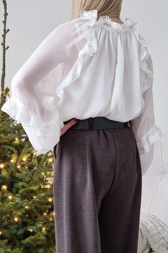 Bluzka Elli oversize z falbanami i koronką biała