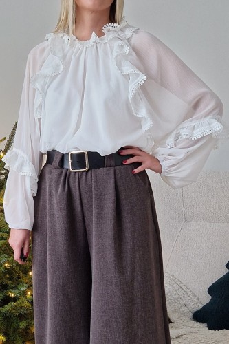 Bluzka Elli oversize z falbanami i koronką biała