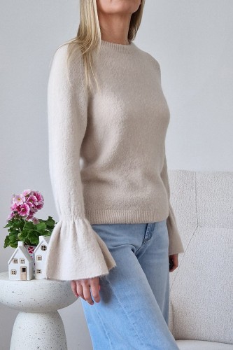 Sweter Bellis z baby alpaką z rozkloszowanymi rękawami typu dzwonek beżowy