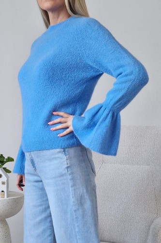 Sweter Bellis z baby alpaką z rozkloszowanymi rękawami typu dzwonek błękitny