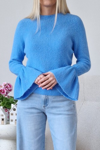 Sweter Bellis z baby alpaką z rozkloszowanymi rękawami typu dzwonek błękitny