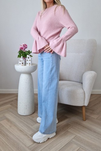 Sweter Bellis z baby alpaką z rozkloszowanymi rękawami typu dzwonek pastelowy róż