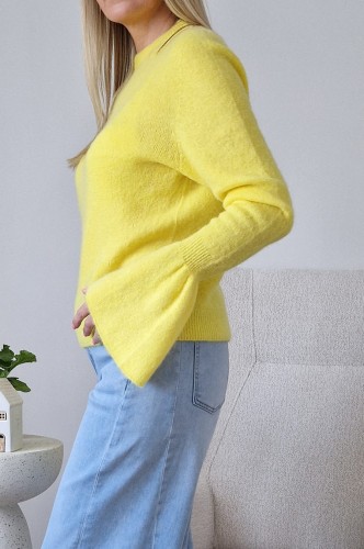 Sweter Bellis z baby alpaką z rozkloszowanymi rękawami typu dzwonek żółty
