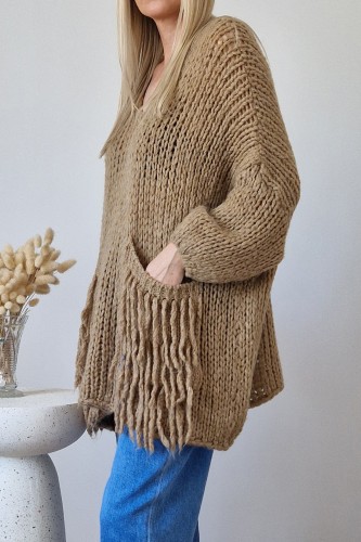 Sweter Jennifer oversize z frędzlami karmelowy