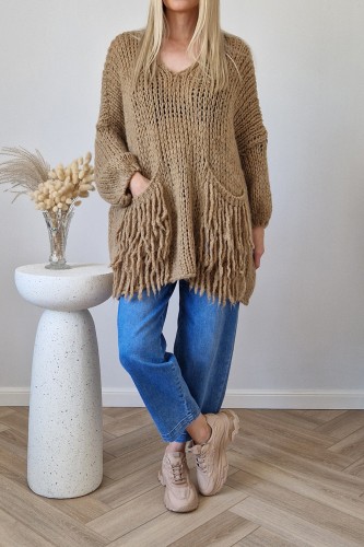 Sweter Jennifer oversize z frędzlami karmelowy