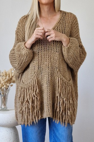 Sweter Jennifer oversize z frędzlami karmelowy