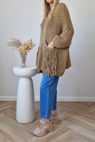 Sweter Jennifer oversize z frędzlami karmelowy