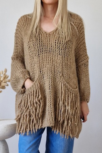 Sweter Jennifer oversize z frędzlami karmelowy