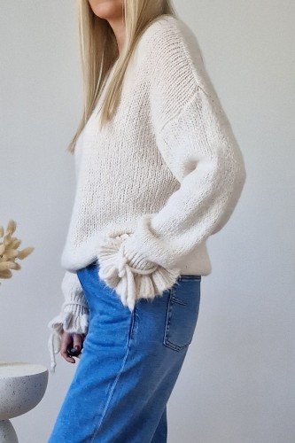 Sweter Lolly z moherem i wełną i z rękawami z falbanką śmietankowy