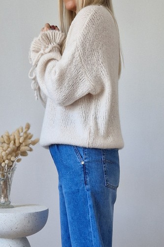 Sweter Lolly z moherem i wełną i z rękawami z falbanką śmietankowy