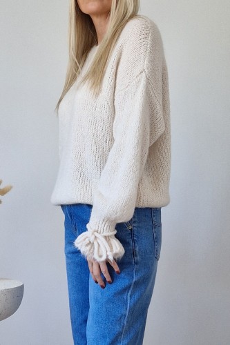 Sweter Lolly z moherem i wełną i z rękawami z falbanką śmietankowy