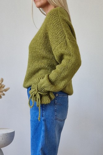 Sweter Lolly z moherem i wełną i z rękawami z falbanką oliwkowy