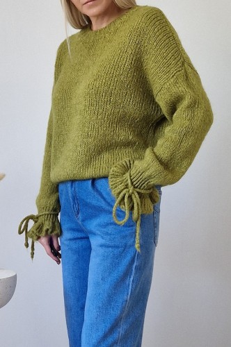 Sweter Lolly z moherem i wełną i z rękawami z falbanką oliwkowy